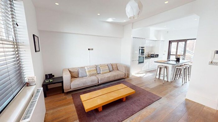 3 Bedroom Terraced House To Rent In George Street, Hull, HU1