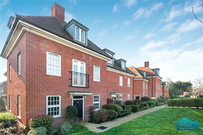 2 Bedroom Apartment For Sale In Barnet Road, Barnet, EN5