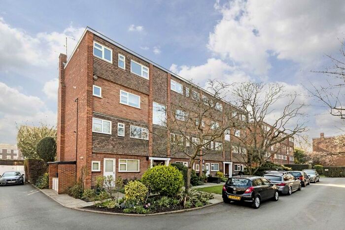 2 Bedroom Flat To Rent In Broom Close, Teddington, TW11