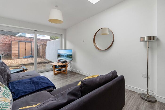 1 Bedroom Semi-Detached House To Rent In King Edward Street, St Davids, Exeter, EX4