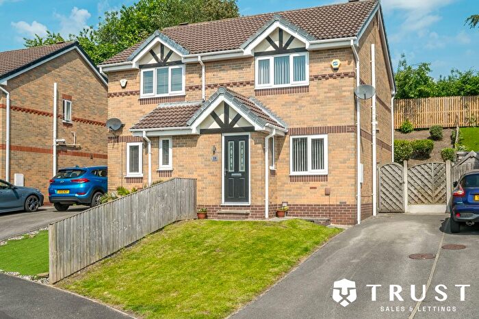 2 Bedroom Semi-Detached House For Sale In Stonedene Court, Heckmondwike, WF16