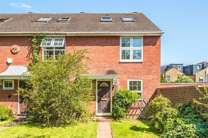 4 Bedroom Semi-Detached House To Rent In Gainsborough Road, Kew, Richmond, TW9