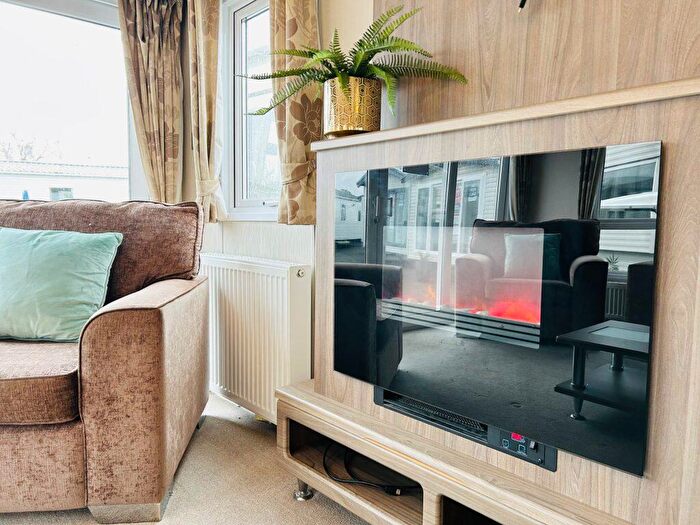 2 Bedroom Park Home For Sale In Birchington Vale Holiday Park, CT7