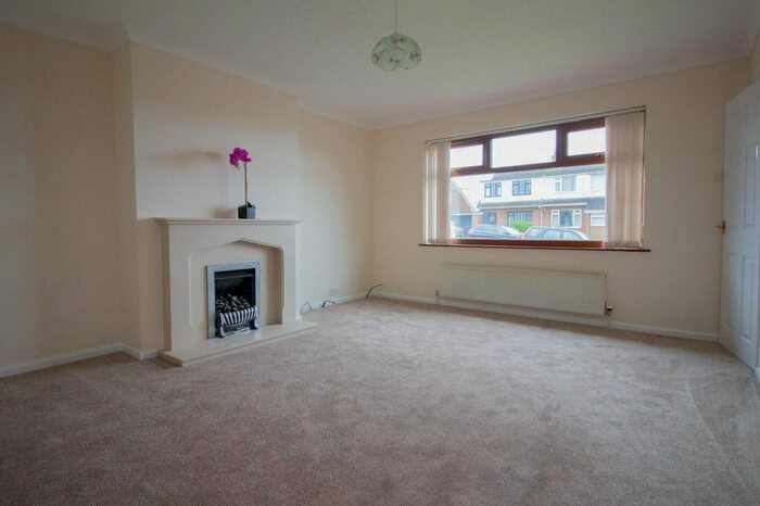 2 Bedroom Bungalow To Rent In Hala Hill, Lancaster LA1