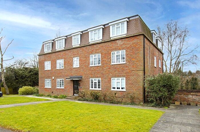 3 Bedroom Flat To Rent In Craigmount, Radlett, Hertfordshire, WD7