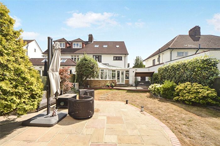 4 Bedroom Semi-detached House For Sale In Cedarhurst Drive, Eltham, London, SE9