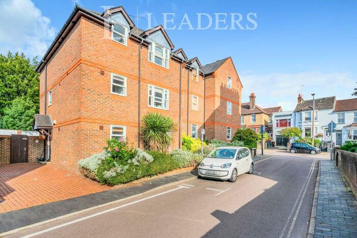 2 Bedroom Flat To Rent In Florence Court, AL1