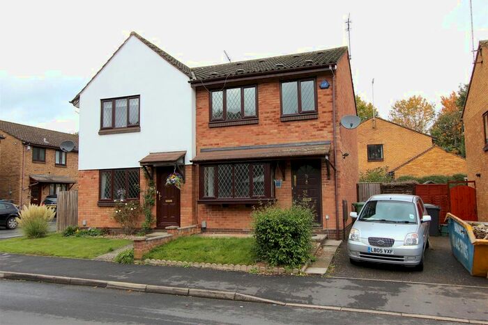 3 Bedroom Semi-Detached House To Rent In Hunters Oak, Hemel Hempstead, Hertfordshire, HP2