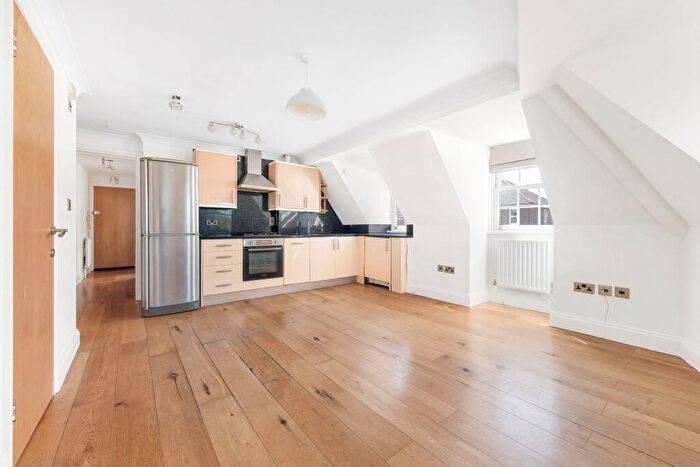 1 Bedroom Flat For Sale In Pickhurst Lane, Bromley, BR2