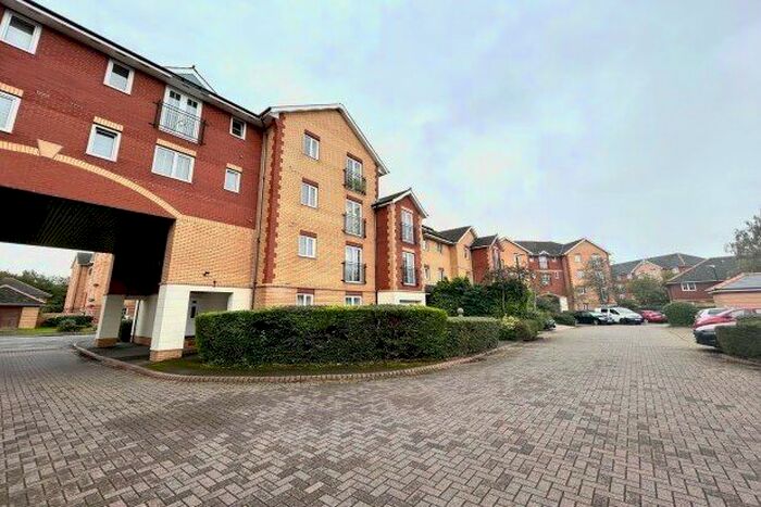 2 Bedroom Flat To Rent In Harrison Way, Caerdydd, CF11