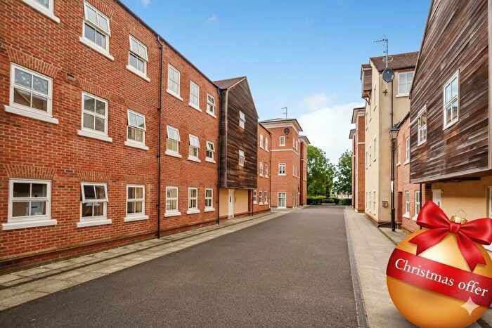 2 Bedroom Apartment To Rent In Pine Street, Fairford Leys, Aylesbury, HP19