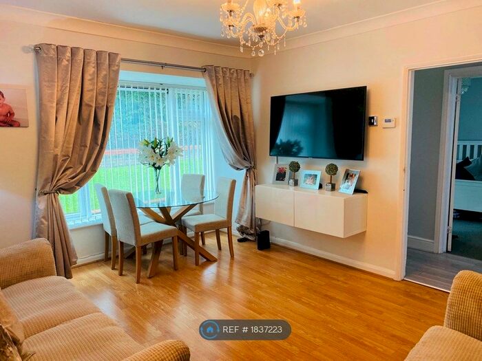 2 Bedroom Maisonette To Rent In The Copse, London, E4