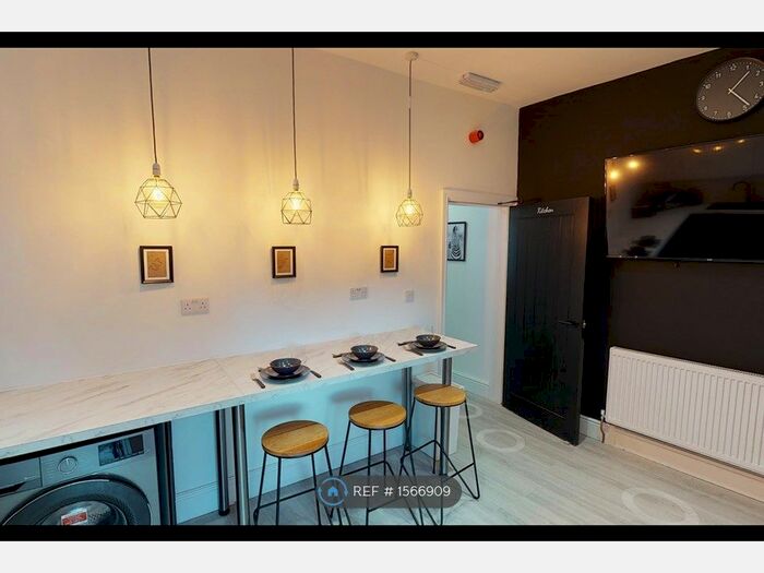 6 Bedroom Terraced House To Rent In Park Bank, Salford, M5