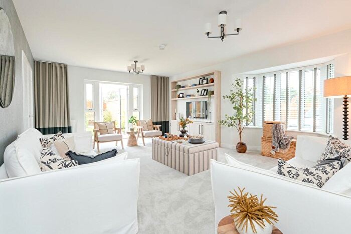 5 Bedroom Detached House For Sale In Bullens Green Lane, Colney Heath, AL4