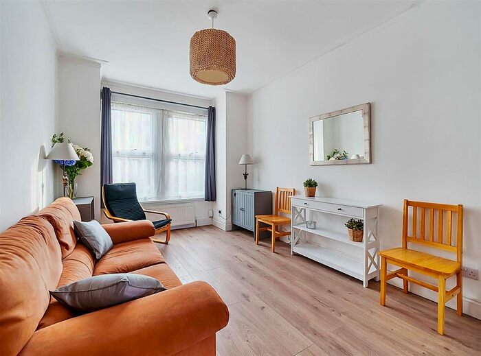 2 Bedroom Flat To Rent In Sandringham Road, London, NW2