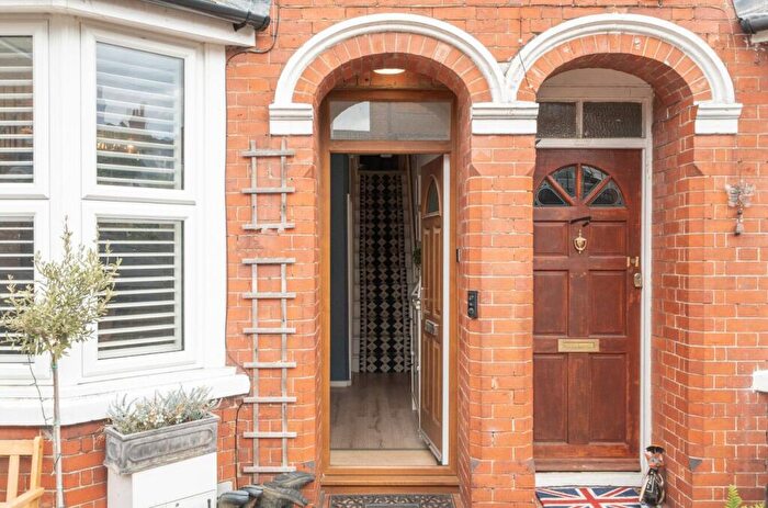 3 Bedroom End Of Terrace House For Sale In Linkfield Street, Redhill, RH1