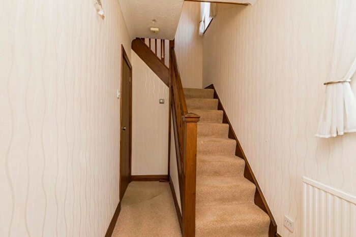 3 Bedroom Semi-Detached House For Sale In Winsor Avenue, Leyland, Lancashire, PR25