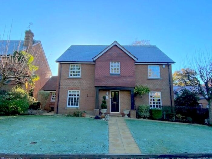 5 Bedroom Detached House To Rent In May Gardens, Elstree, Borehamwood, WD6