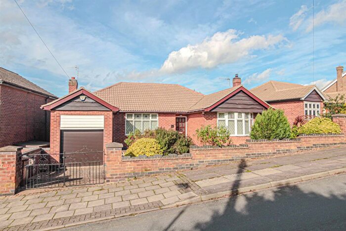 3 Bedroom Detached Bungalow For Sale In Walsingham Road, Woodthorpe, Nottingham, NG5