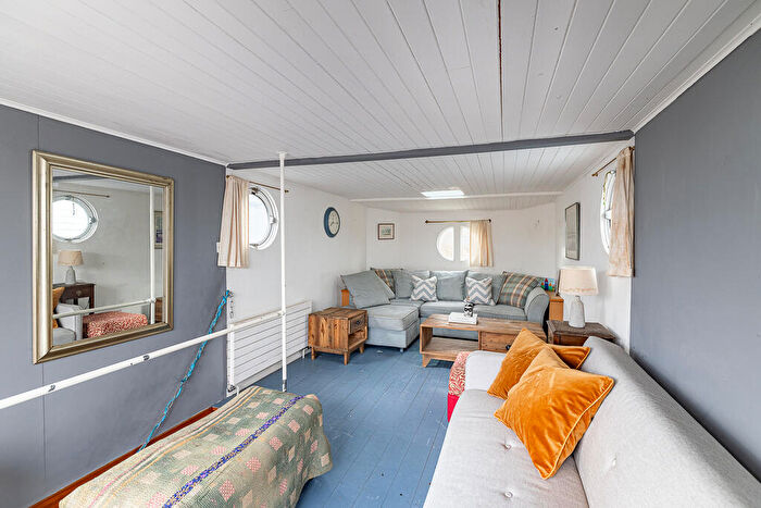 2 Bedroom Apartment To Rent In Cheyne Pier, Chelsea, SW10