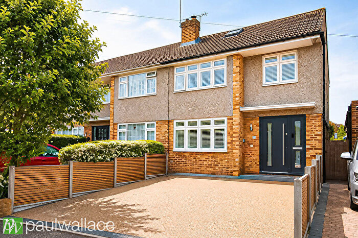 4 Bedroom End Of Terrace House For Sale In Barnfield Close, Hoddesdon | Beautifully Presented Family Home | West Facing Garden | Garage En Bloc, EN11