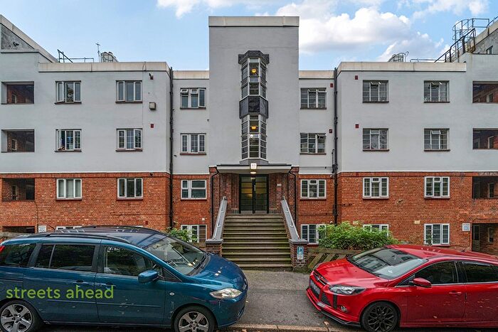 2 Bedroom Flat For Sale In The Woodlands, London, SE19