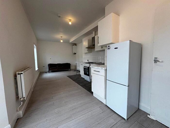2 Bedroom Apartment To Rent In Grange Park Road, Leyton, E10