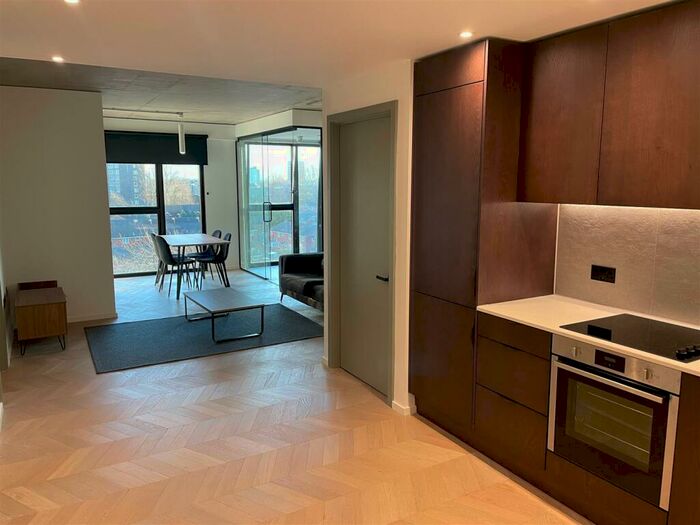 2 Bedroom Apartment To Rent In St George's Gardens, Spinners Way, M15