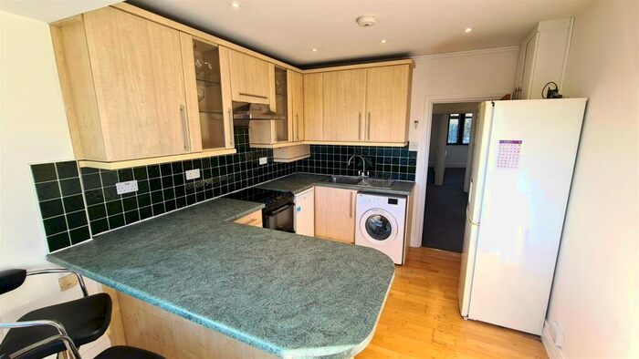 2 Bedroom Flat To Rent In Queens Avenue, Winchmore Hill, N21