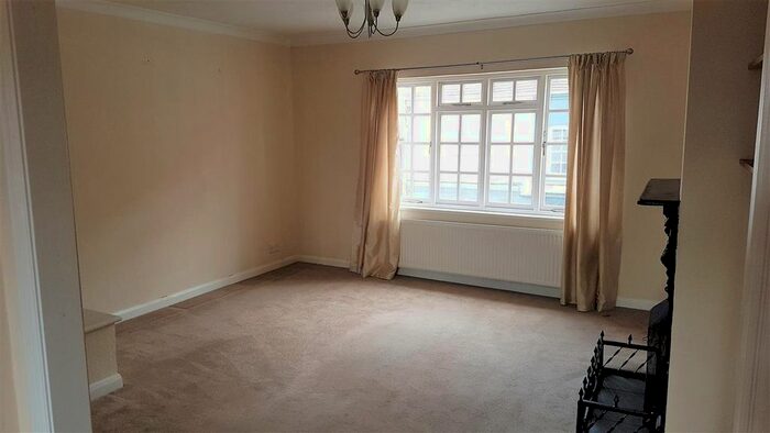 2 Bedroom Flat To Rent In High Street, Hythe, CT21