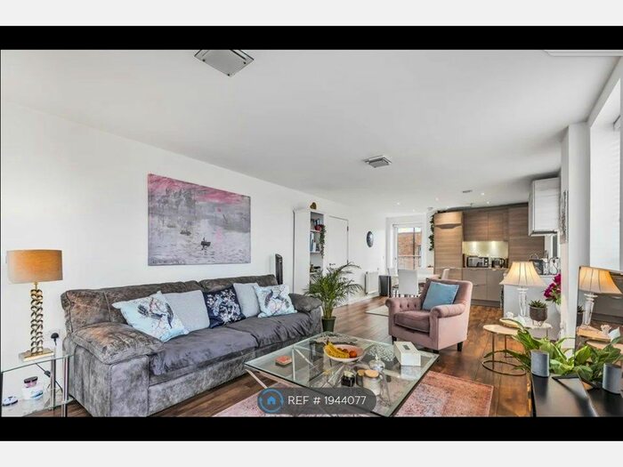 2 Bedroom Flat To Rent In Attlee Court, London, N20