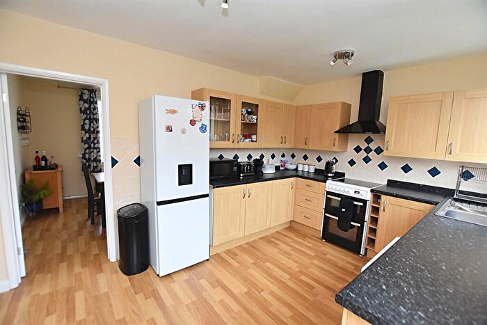 3 Bedroom Semi-Detached House For Sale In Northway, Holmes Chapel, CW4