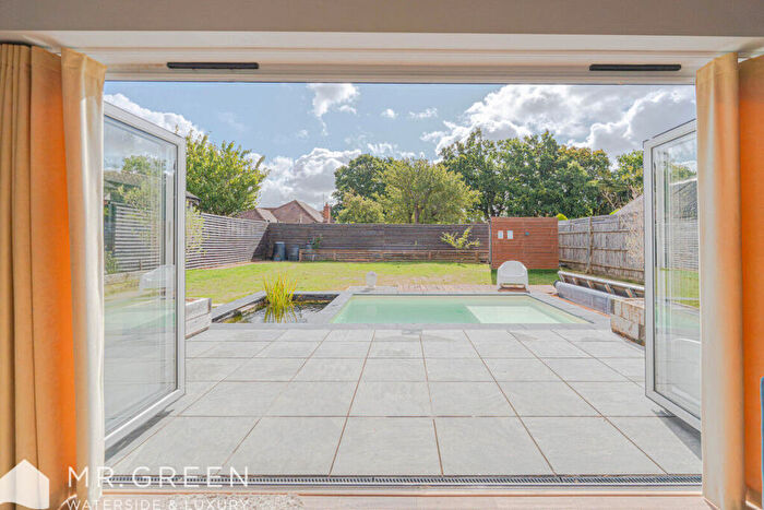 3 Bedroom Detached House For Sale In River Way, Christchurch, Dorset, BH23