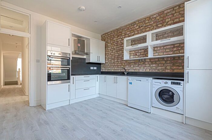 3 Bedroom Flat To Rent In Micklethwaite Road, London, SW6