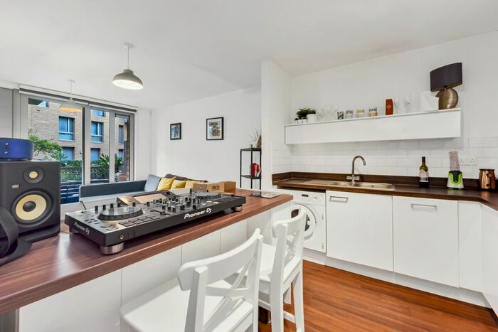 1 Bedroom Flat To Rent In Florence Square, London, E3