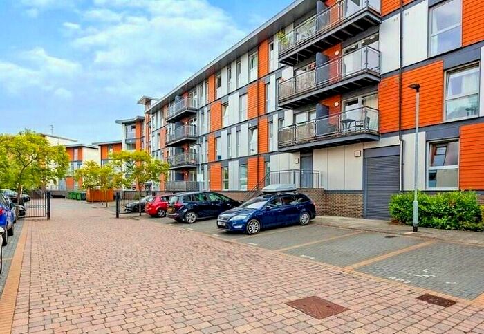 2 Bedroom Flat To Rent In Commonwealth Drive, Crawley, West Sussex., RH10