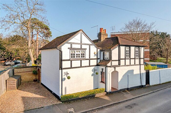 4 Bedroom Detached House For Sale In Manor Road, Walton-On-Thames, KT12