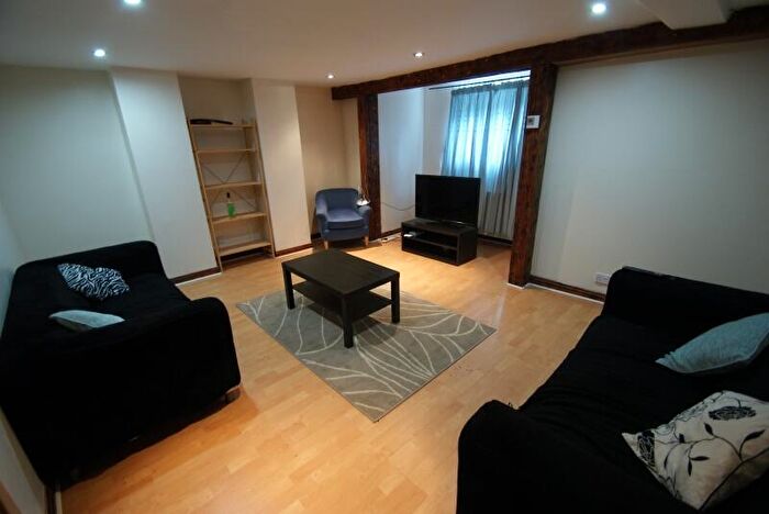 4 Bedroom Terraced House To Rent In Headingley Avenue, Headingley, Leeds, LS6