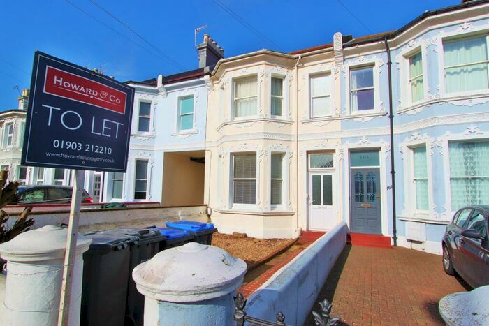 1 Bedroom Flat To Rent In Lyndhurst Road, Worthing, BN11