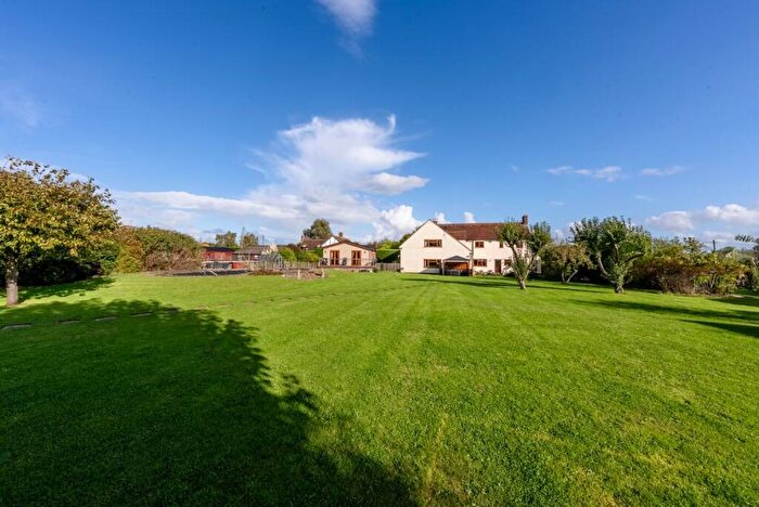 5 Bedroom Detached House For Sale In Rookery Road, Wyboston, Bedford, Bedfordshire, MK44