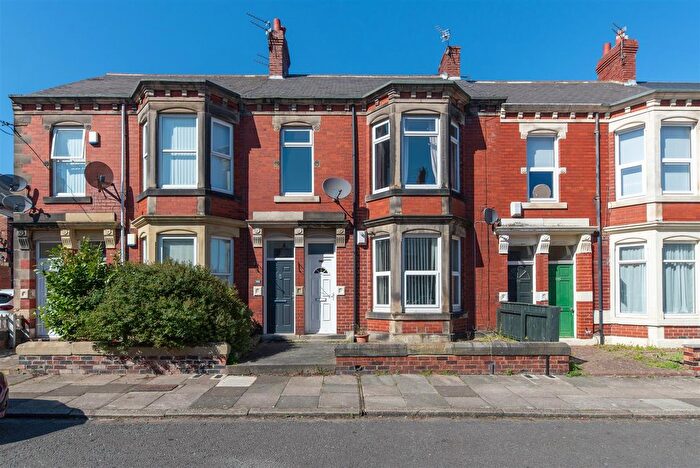 2 Bedroom Flat For Sale In Cartington Terrace, Heaton, Newcastle Upon Tyne, NE6