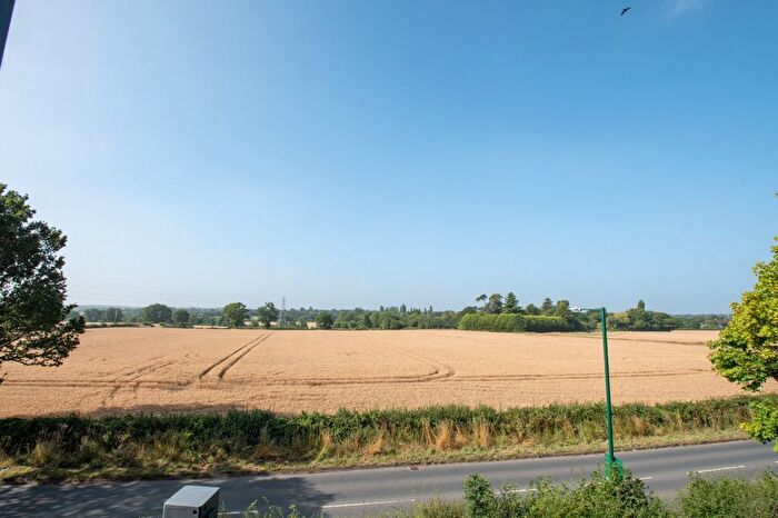 2 Bedroom Flat For Sale In Newman Square, Shirley, Solihull, West Midlands, B90