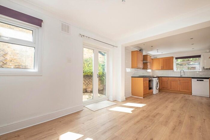 3 Bedroom Detached House To Rent In Caversham Road Kingston Upon Thames, KT1