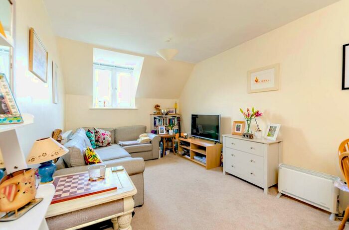 1 Bedroom Flat To Rent In Heathside Crescent, Woking, GU22