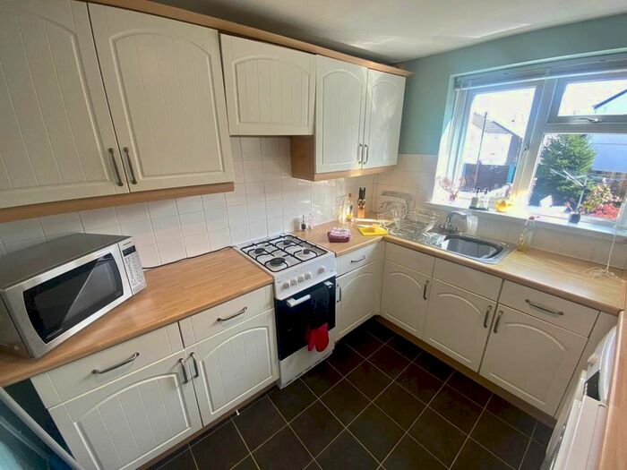 2 Bedroom Property To Rent In Woodville Road, Mumbles, Swansea, SA3