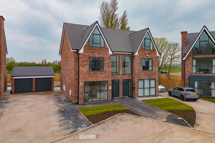 4 Bedroom Semi-Detached House For Sale In Bold Heath Mews, Warrington Road, Bold Heath, WA8