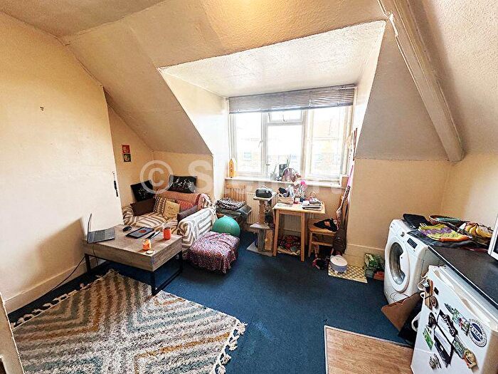 1 Bedroom Flat To Rent In West Green Road, London, N15
