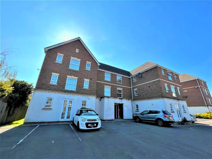 2 Bedroom Flat To Rent In Poplar Close, Bexhill-On-Sea, TN39