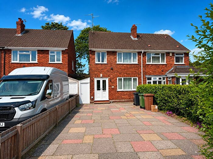 3 Bedroom Semi-Detached House To Rent In Mayswood Road, Solihull, B92