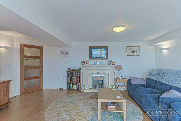 2 Bedroom Flat For Sale In Marine Drive, Looe, Cornwall, PL13